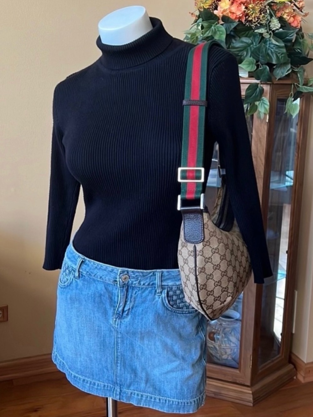 Gucci Beige Brown Monogram Crossbody with Green & Red Web Strap - Picture 2 of 16